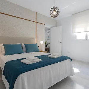 apartamentos-la-brujula-by-cadizrentals.hotelsincadiz.net/
